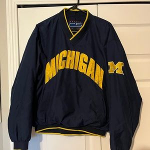 COPY - University of Michigan Men Pullover Size M the sleeve has been mended